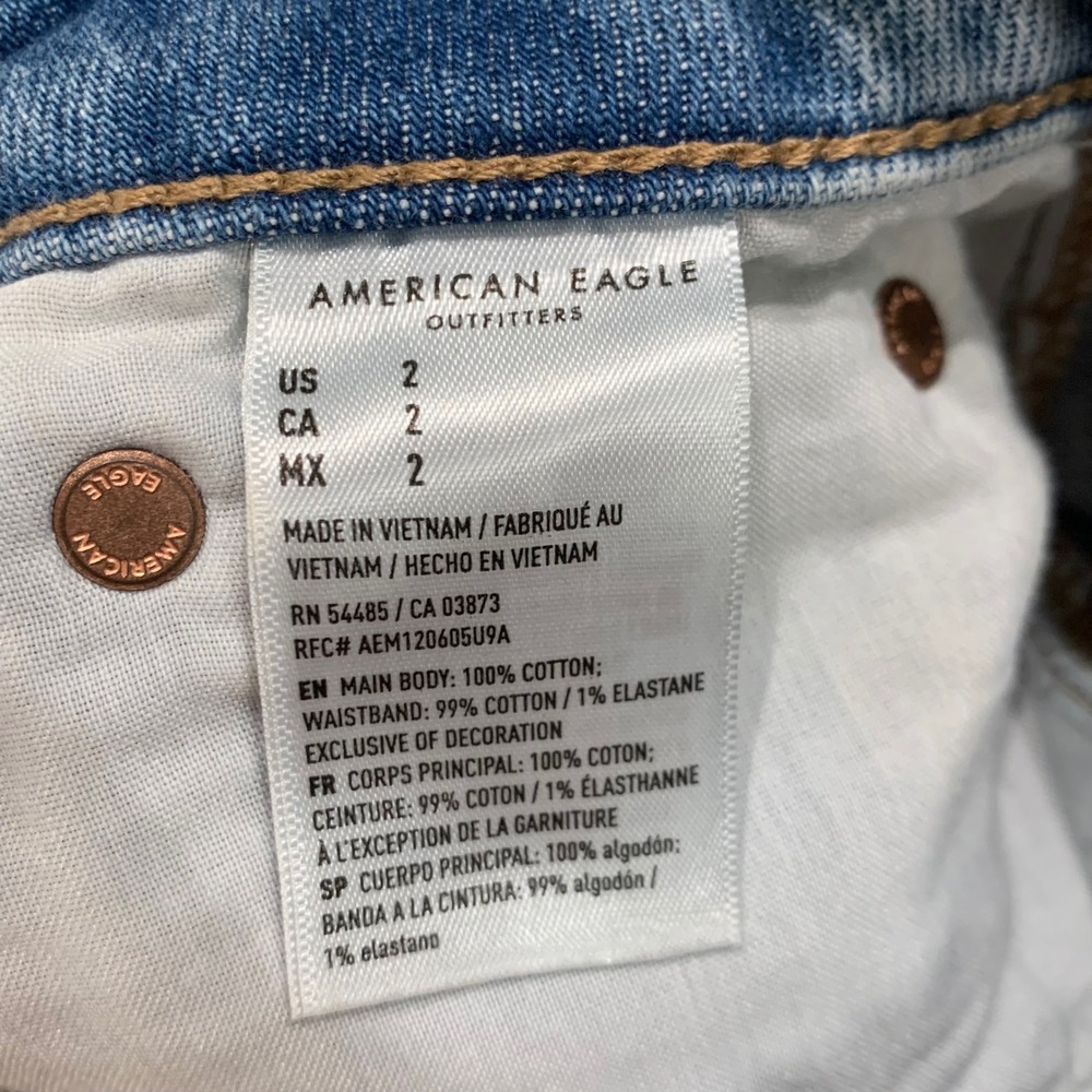 American Eagle Tomgirl Distressed Denim Shorts Light Wash High Rise 2 26W NEW - Picture 8 of 12